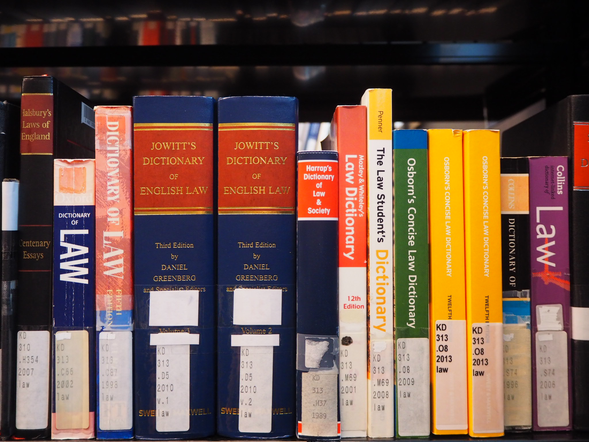 Image showing secondary sources in the Law Library.