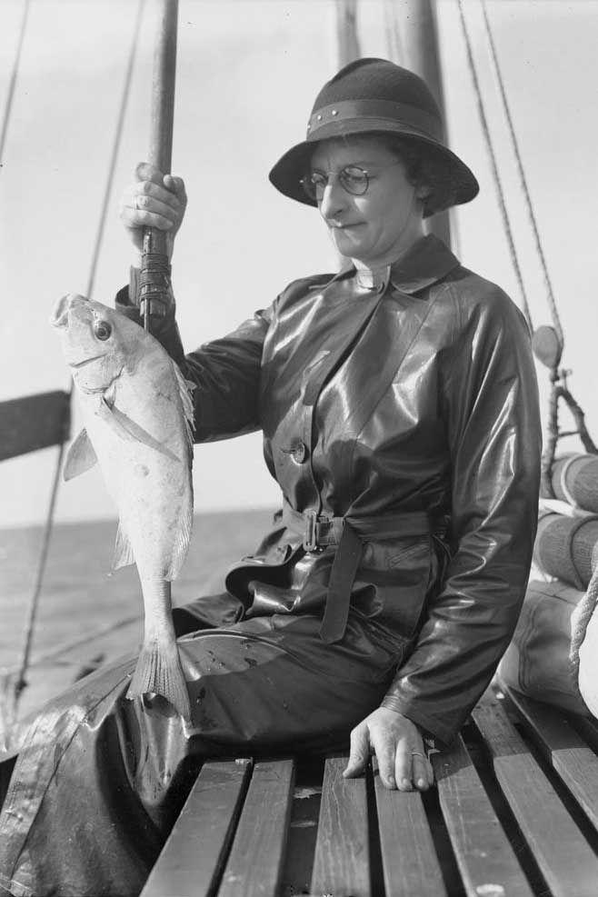 Women holding a fish, Great Barrier Reef, c1940